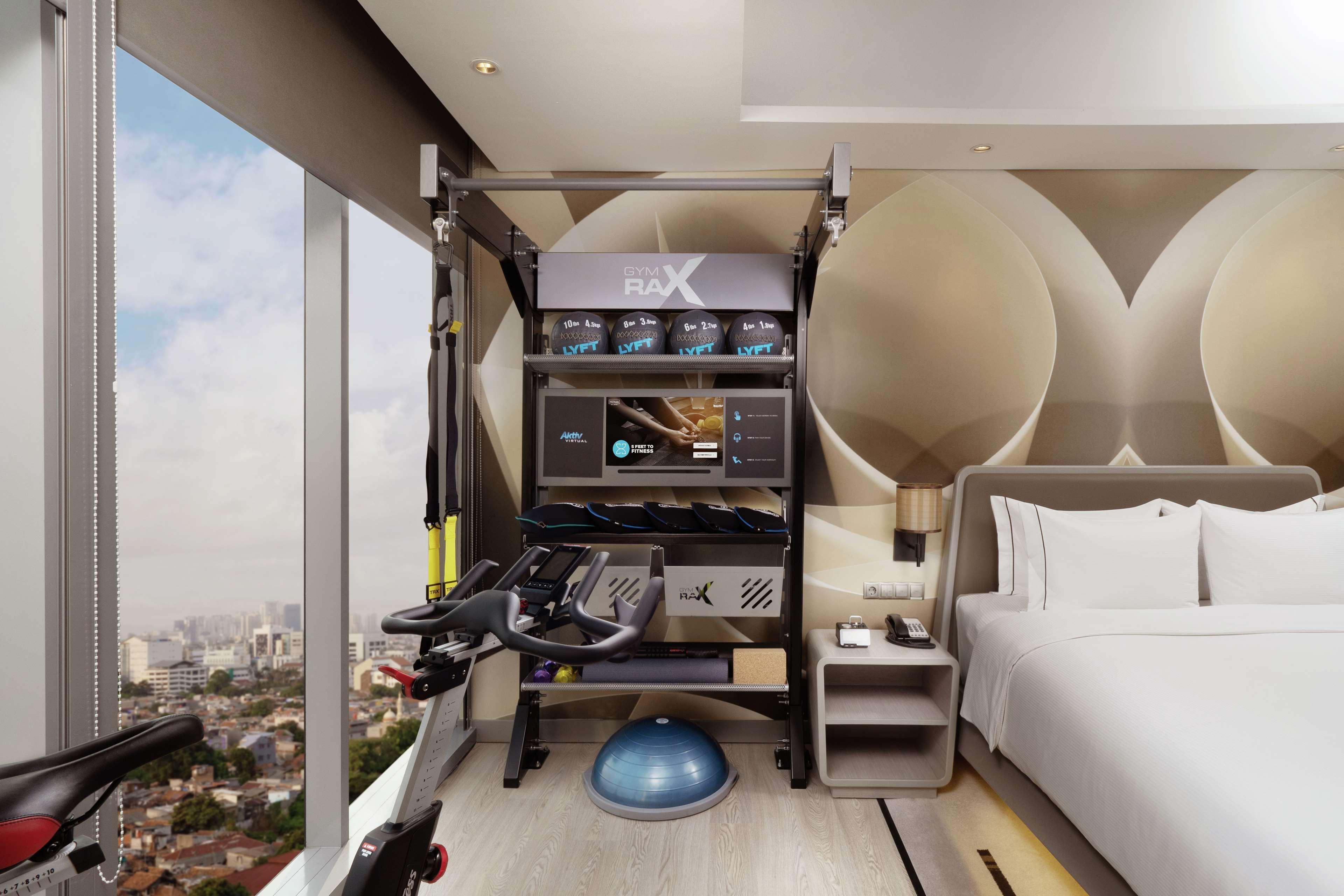 Doubletree By Hilton Jakarta - Diponegoro Ngoại thất bức ảnh A home gym