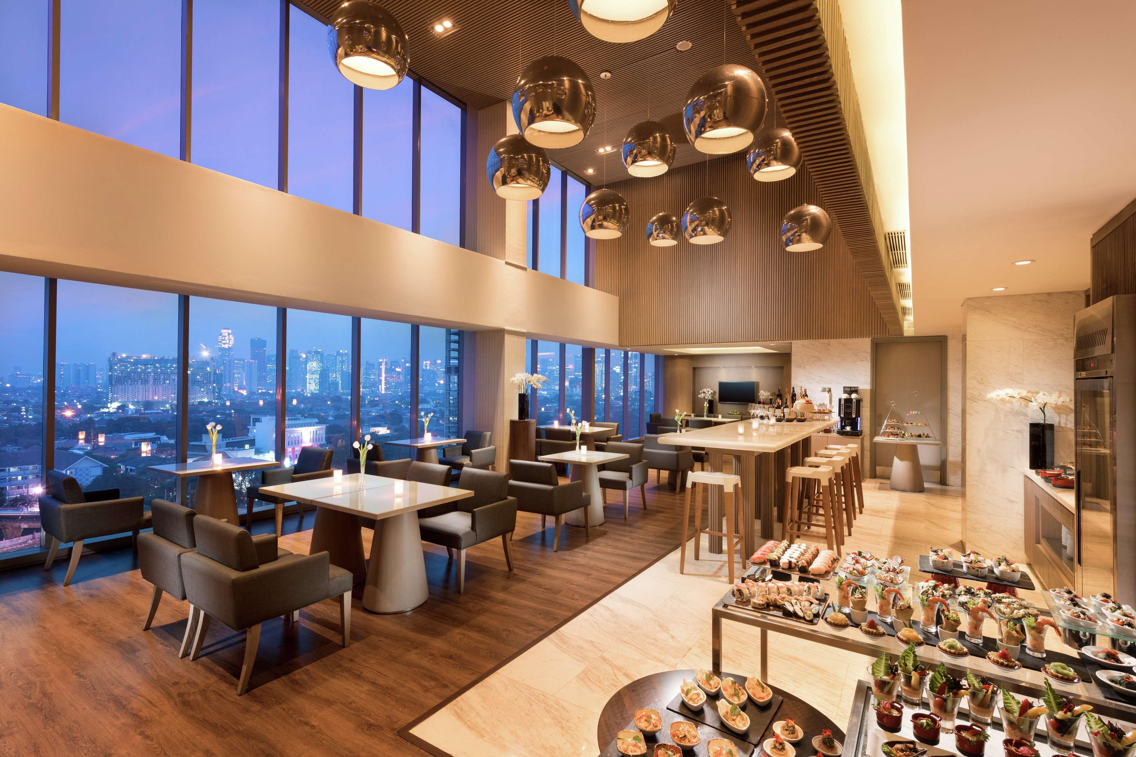 Doubletree By Hilton Jakarta - Diponegoro Ngoại thất bức ảnh Club Lounge at Suvarnabhumi Airport