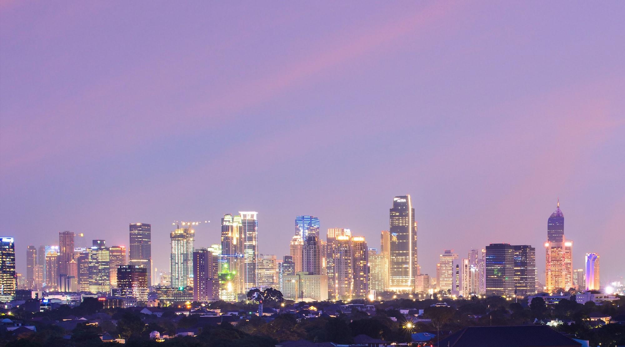 Doubletree By Hilton Jakarta - Diponegoro Ngoại thất bức ảnh The skyline of San Diego at night