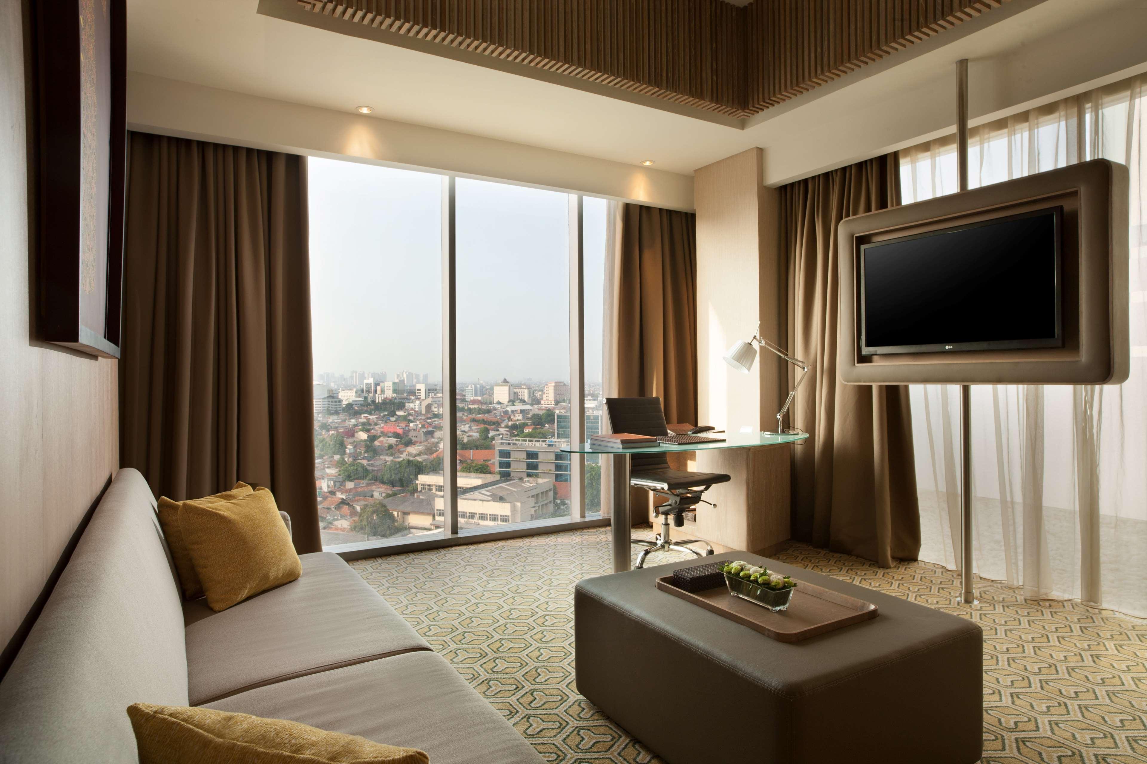 Doubletree By Hilton Jakarta - Diponegoro Ngoại thất bức ảnh Suite at the hotel