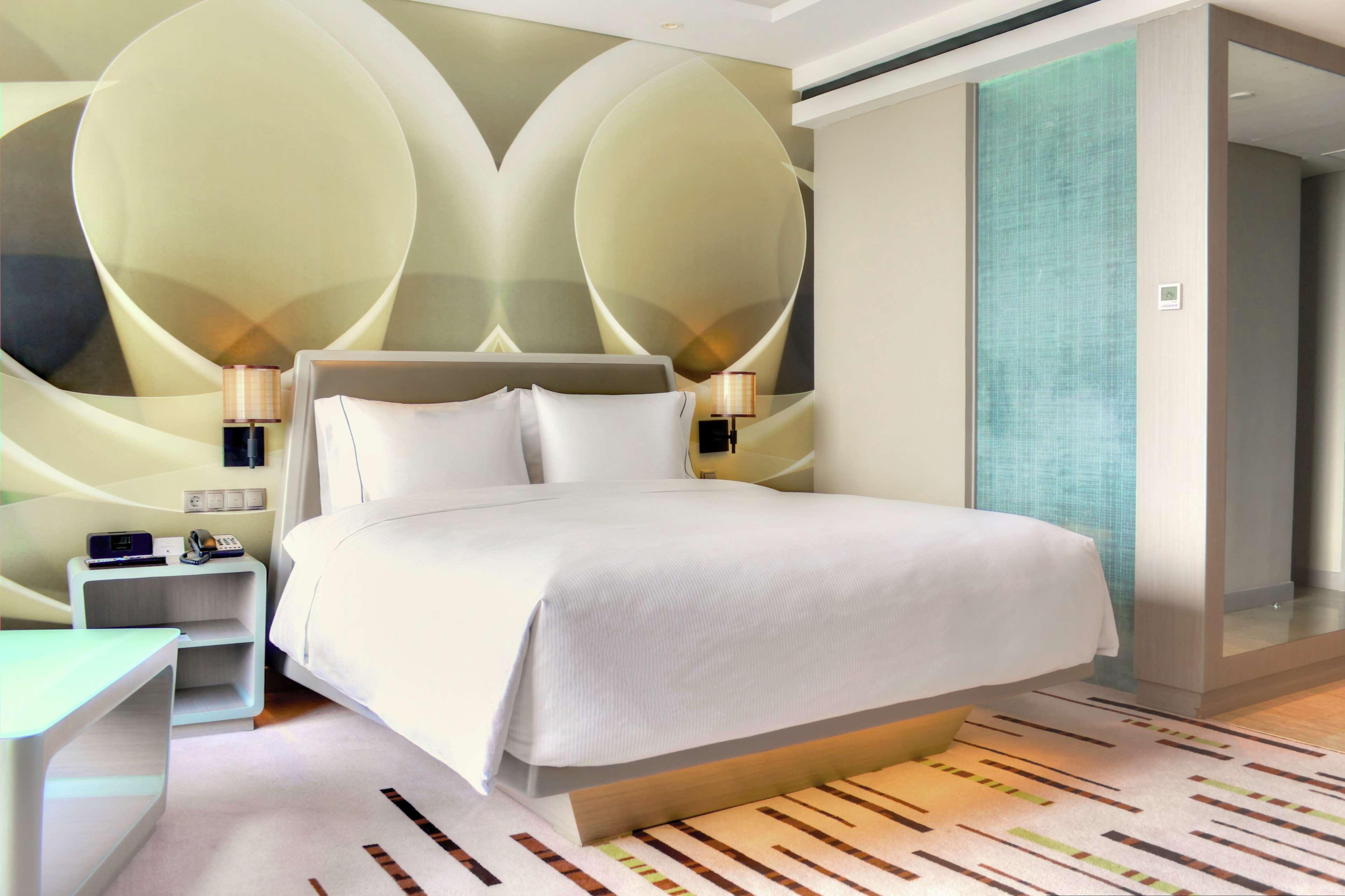 Doubletree By Hilton Jakarta - Diponegoro Ngoại thất bức ảnh A room at the W Hotel in London