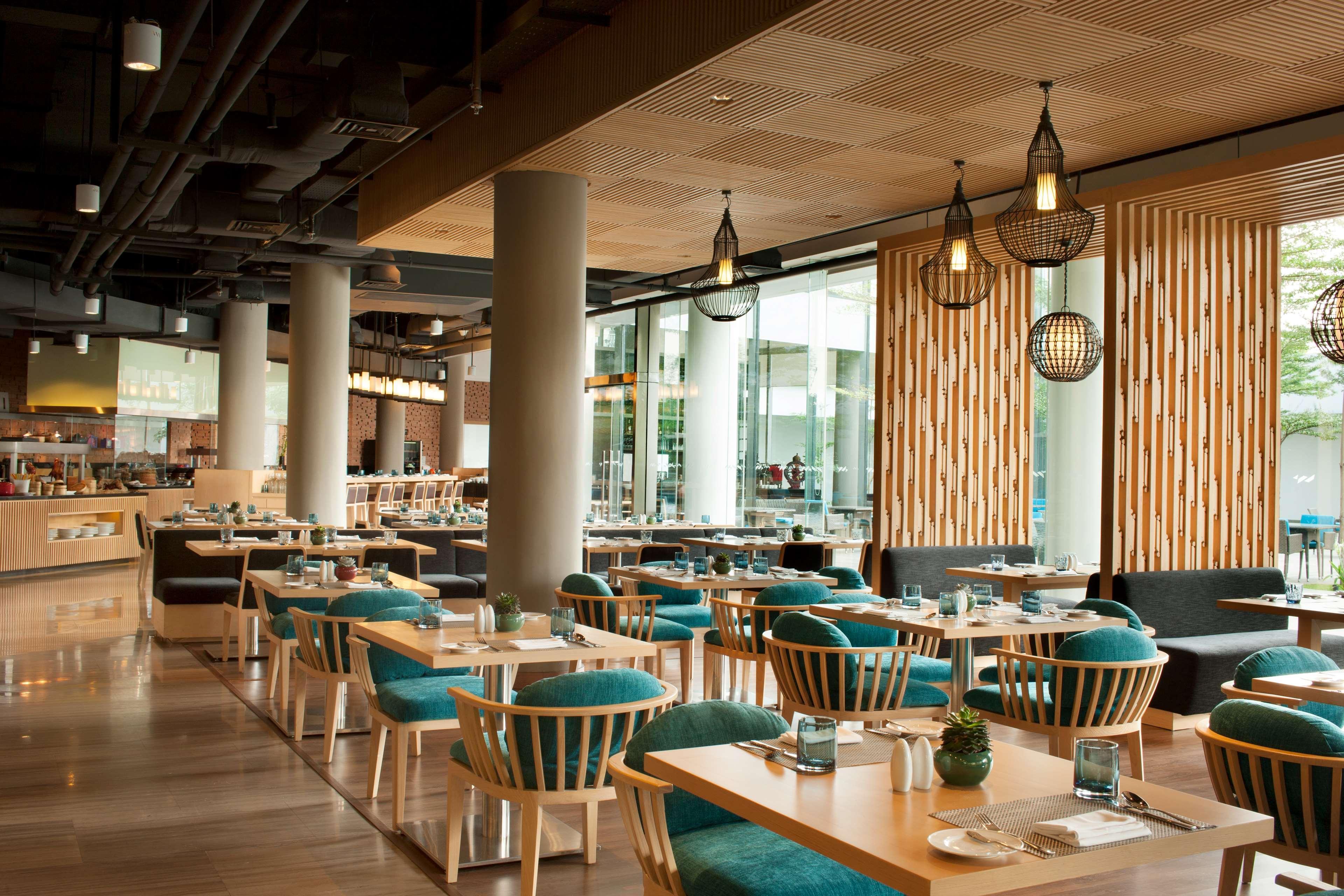 Doubletree By Hilton Jakarta - Diponegoro Ngoại thất bức ảnh The restaurant