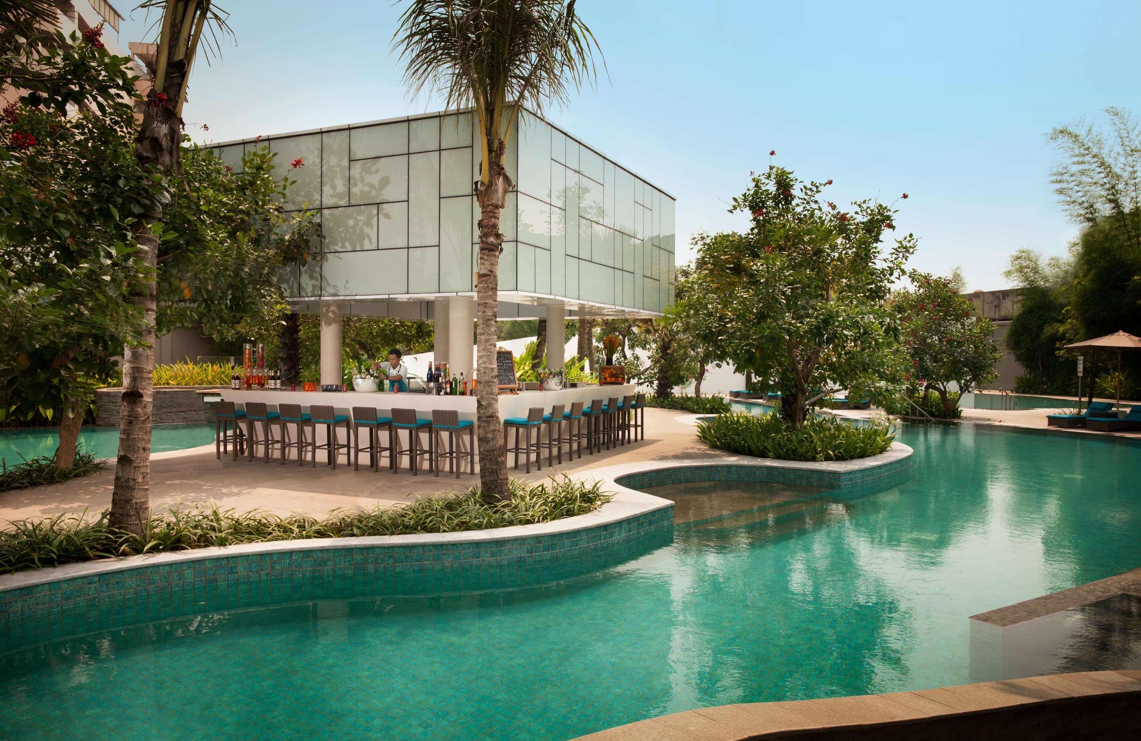 Doubletree By Hilton Jakarta - Diponegoro Ngoại thất bức ảnh The pool at the hotel