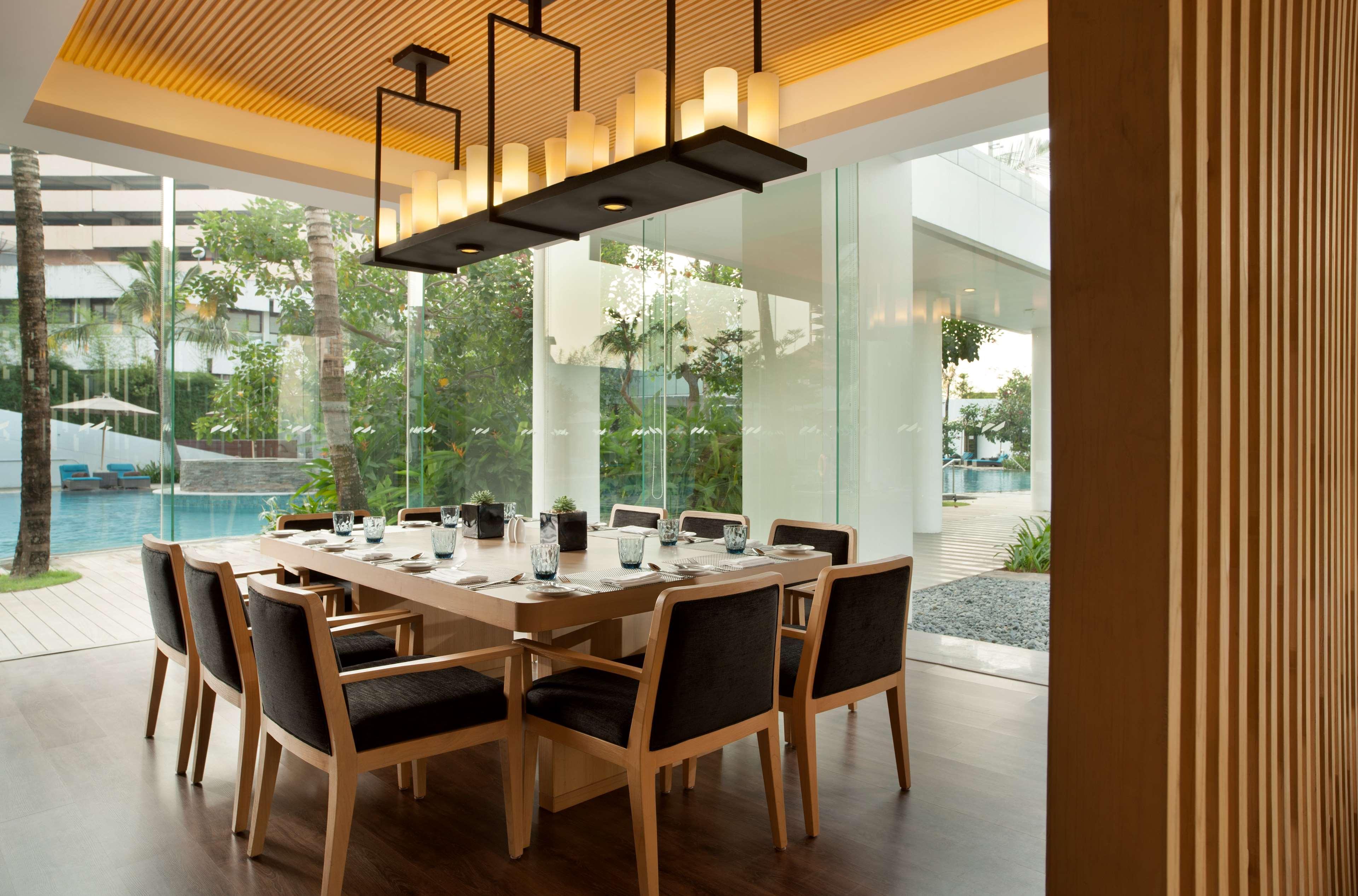 Doubletree By Hilton Jakarta - Diponegoro Ngoại thất bức ảnh Private dining room at the restaurant