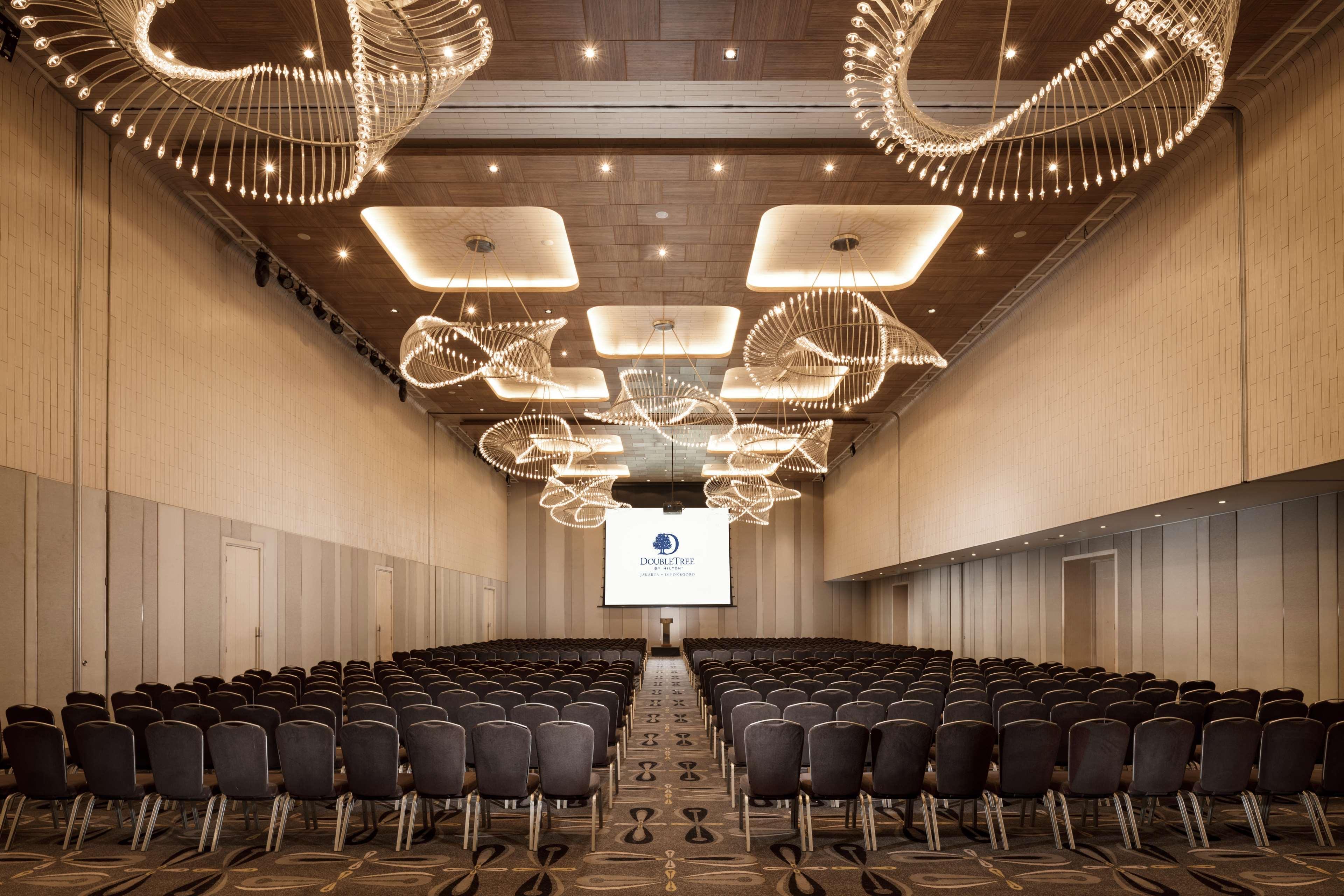 Doubletree By Hilton Jakarta - Diponegoro Ngoại thất bức ảnh The Grand Ballroom