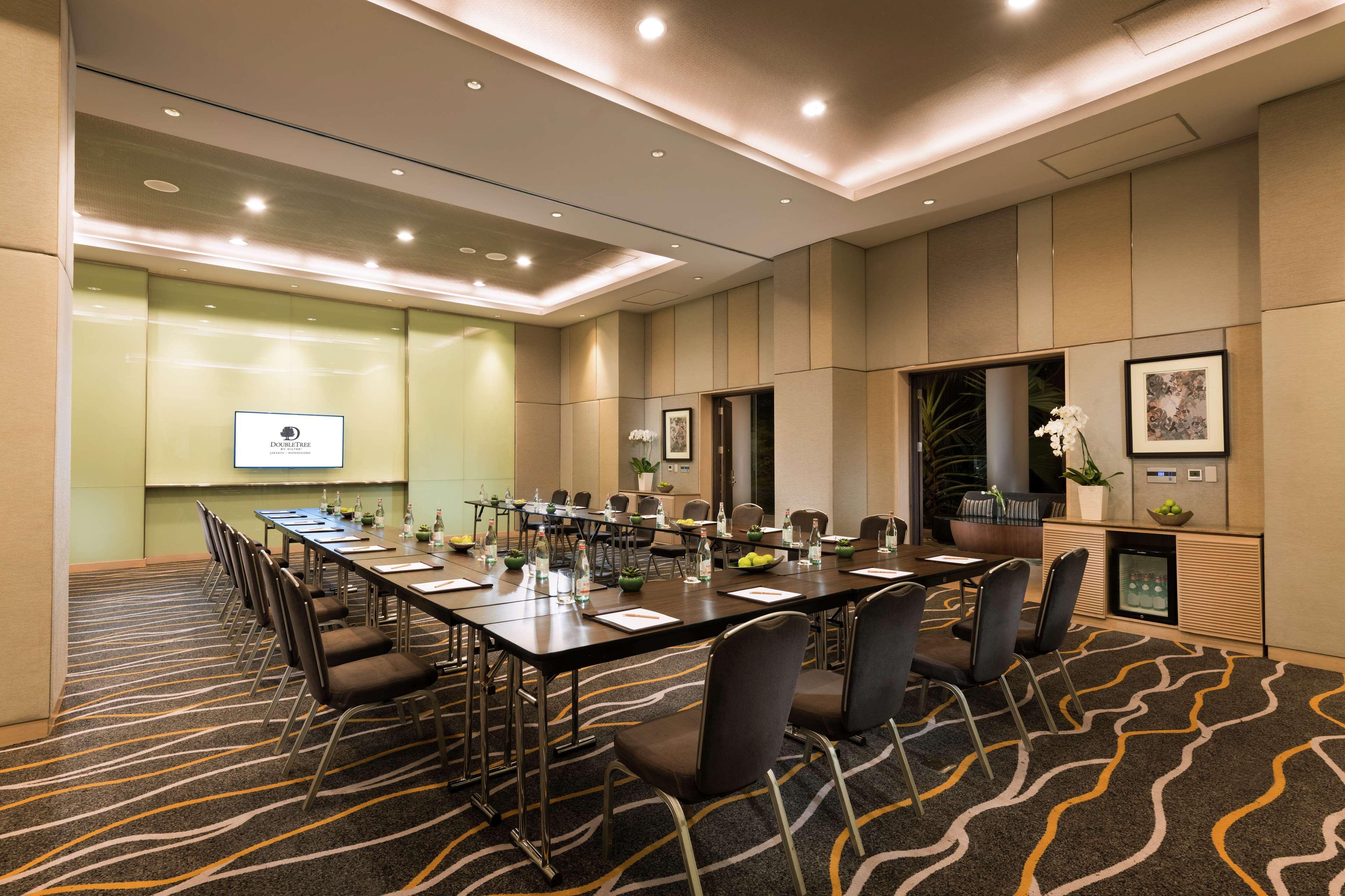 Doubletree By Hilton Jakarta - Diponegoro Hotel Ngoại thất bức ảnh