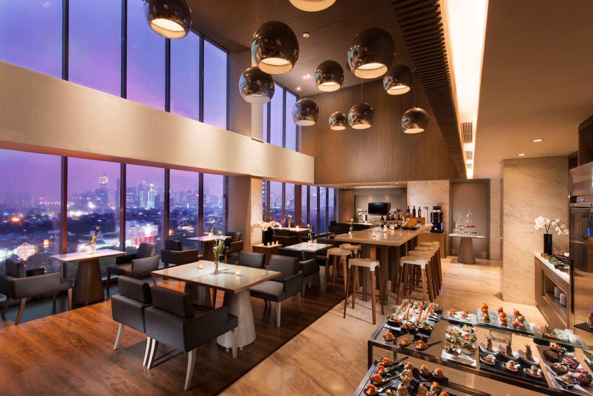 Doubletree By Hilton Jakarta - Diponegoro Ngoại thất bức ảnh The Club at Suvarnabhumi Airport
