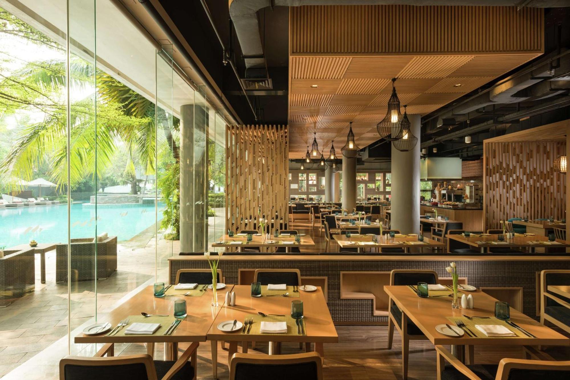 Doubletree By Hilton Jakarta - Diponegoro Ngoại thất bức ảnh The Deck