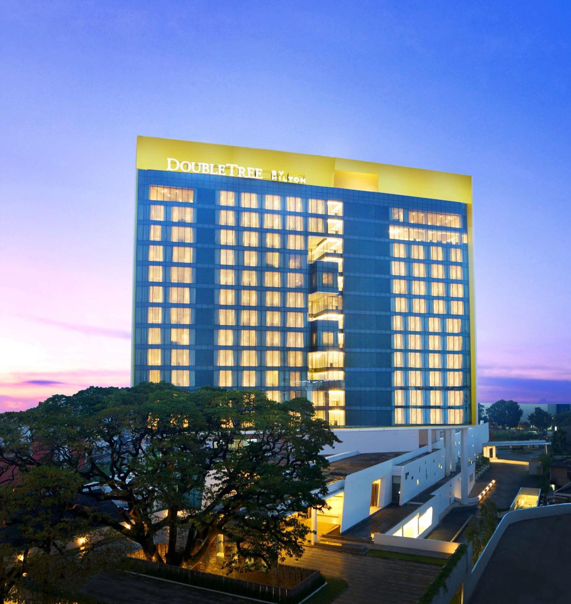 Doubletree By Hilton Jakarta - Diponegoro Hotel Ngoại thất bức ảnh