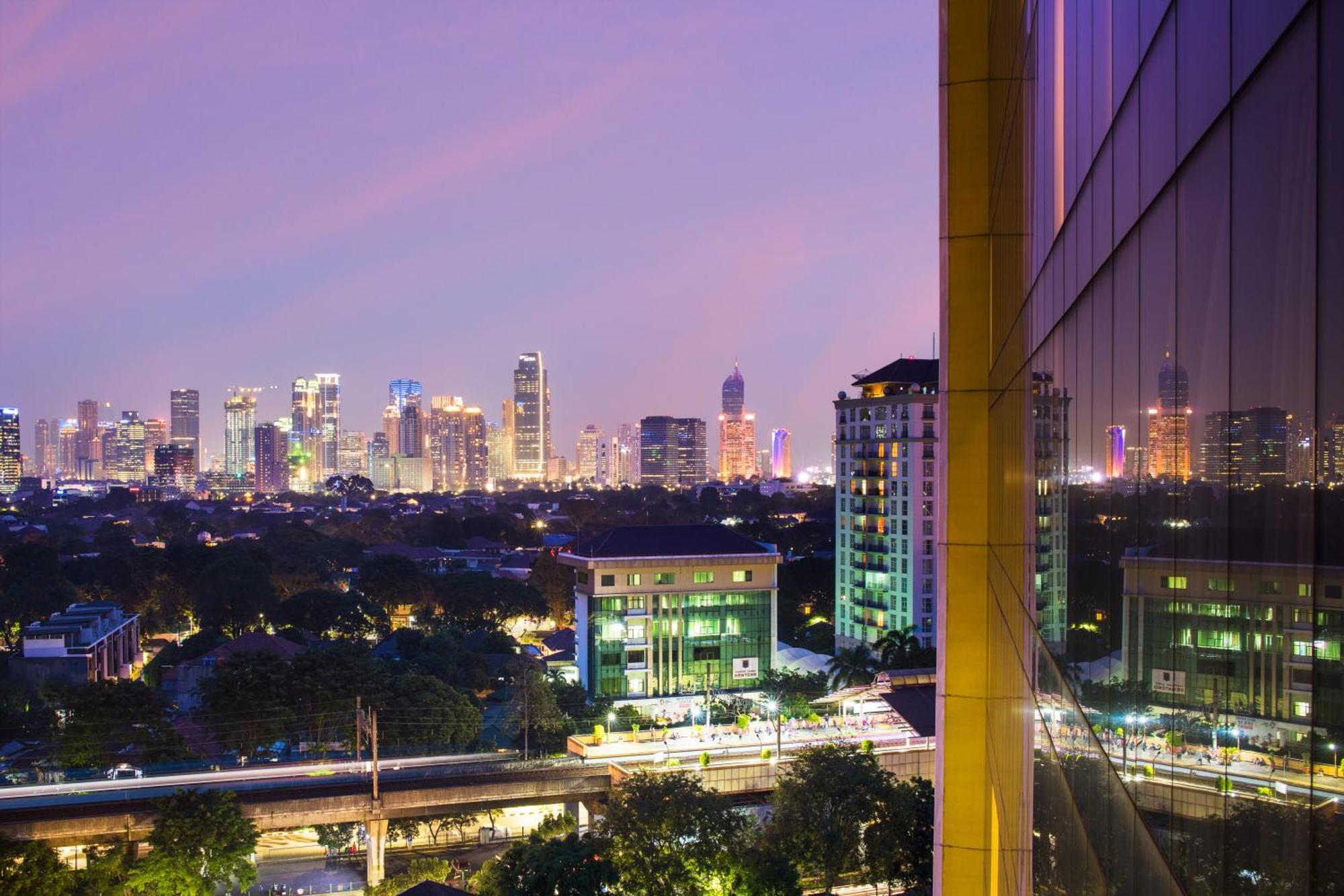 Doubletree By Hilton Jakarta - Diponegoro Ngoại thất bức ảnh View of the city from the hotel